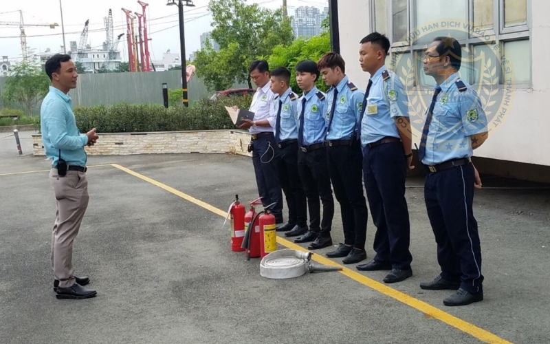 có nên thuê dịch vụ bảo vệ văn phòng