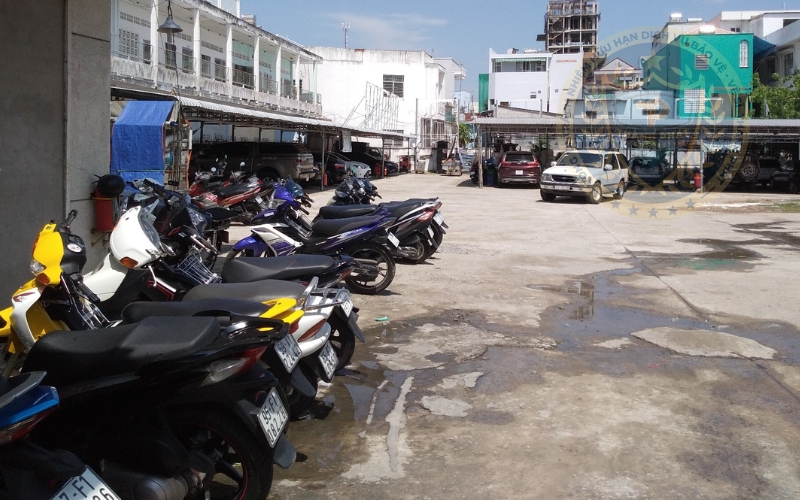 thuê bảo vệ giữ xe máy