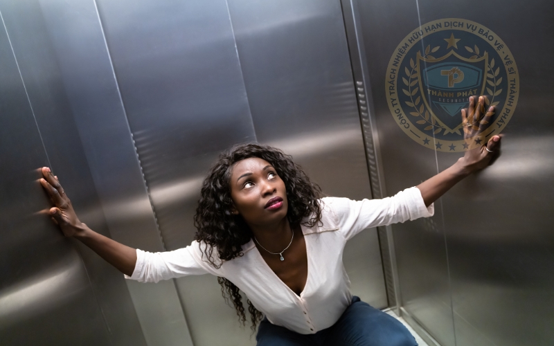 nguyên nhân gây ra kẹt thang máy