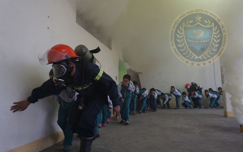 đi theo đội chữa cháy