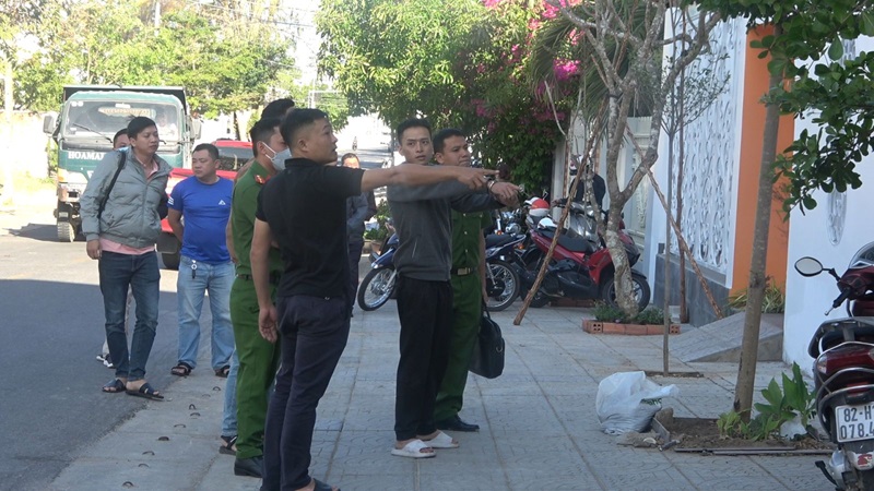 có sự kiện gì lạ bên ngoài