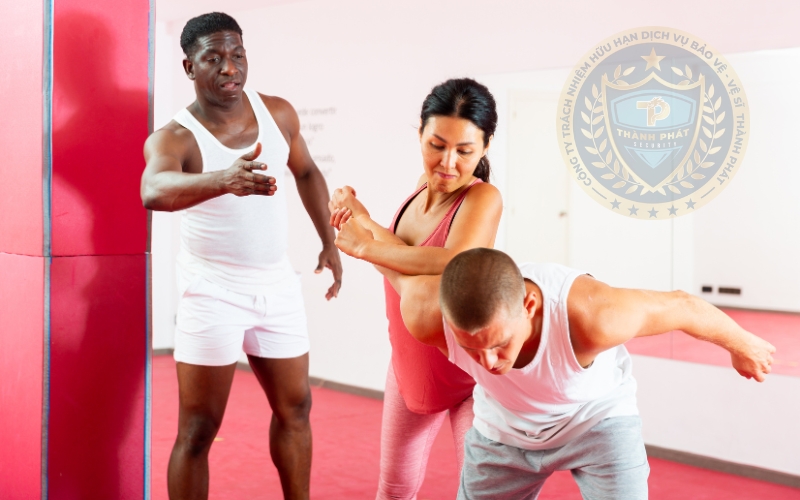 đánh lại kẻ xấu