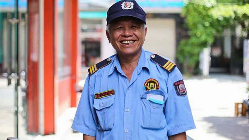 tuyển bảo vệ cao tuổi