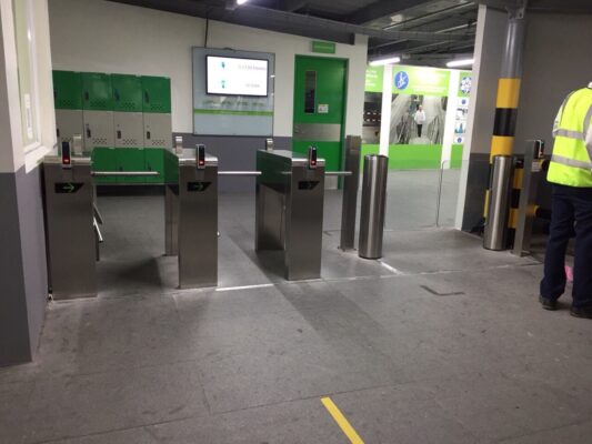 Hệ thống kiểm soát ra vào