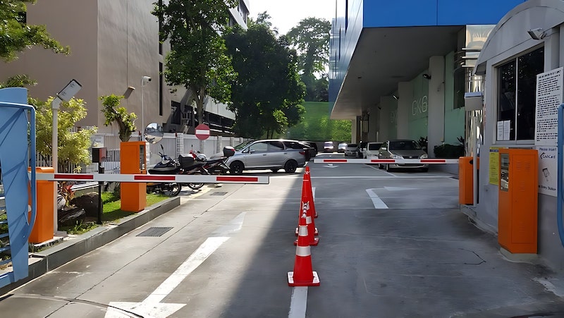 Kiểm soát xe ra vào bằng thẻ từ