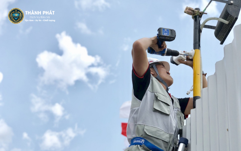 công nghệ hiện đại trong giám sát an ninh công trường xây dựng