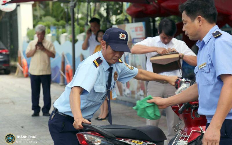 vai trò của bảo vệ giữ xe tại quán nét