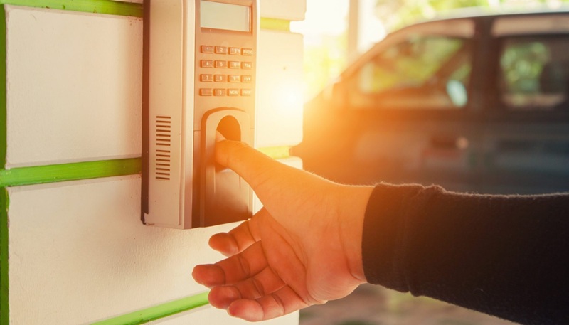 tiêu chí lựa chon máy kiểm soát ra vào bằng vân tay