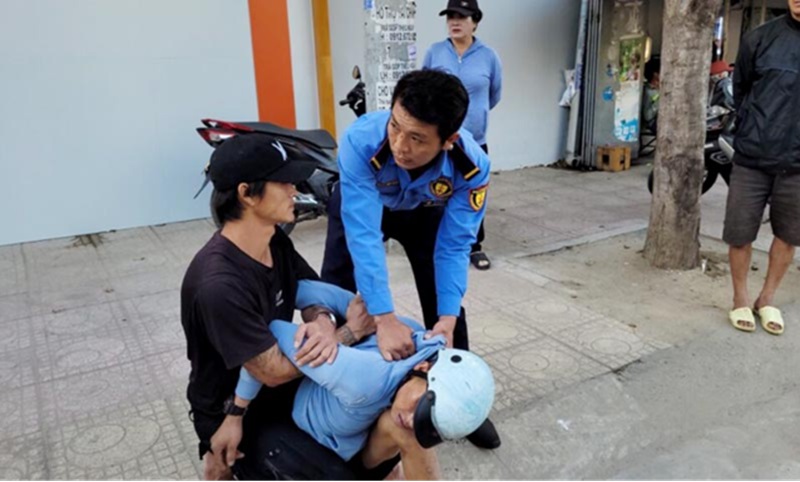 Giải đáp chi tiết nhân viên bảo vệ có quyền tự ý khám người không