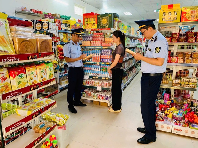 Bảo vệ còn đóng vai trò như một người hỗ trợ dịch vụ khách hàng