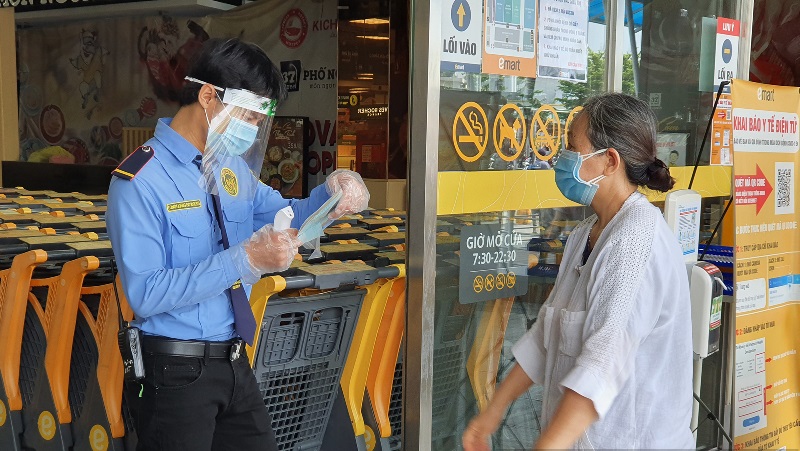 Tổng quan về mức lương bảo vệ siêu thị Emart