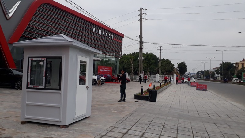 Nhiệm vụ tuần tra và giám sát bên trong showroom